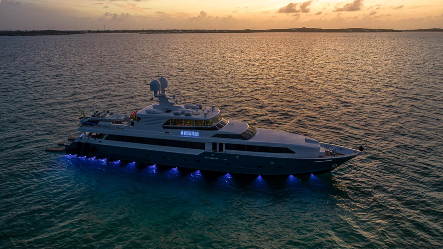 Kashmir Yacht Photos Pics 