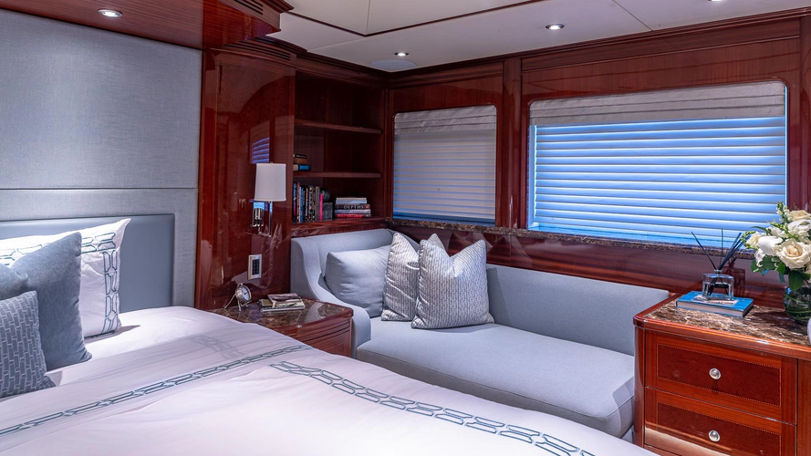 Kashmir Yacht Photos Pics 