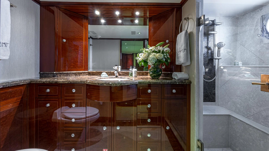 Kashmir Yacht Photos Pics 