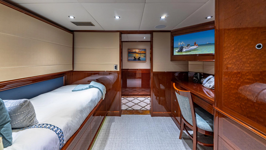 Kashmir Yacht Photos Pics 