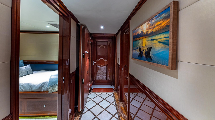 Kashmir Yacht Photos Pics 