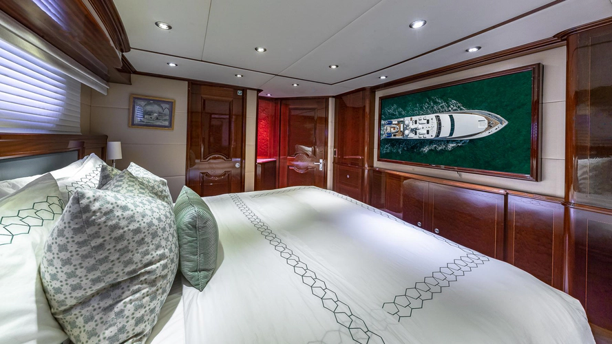 Kashmir Yacht Photos Pics 