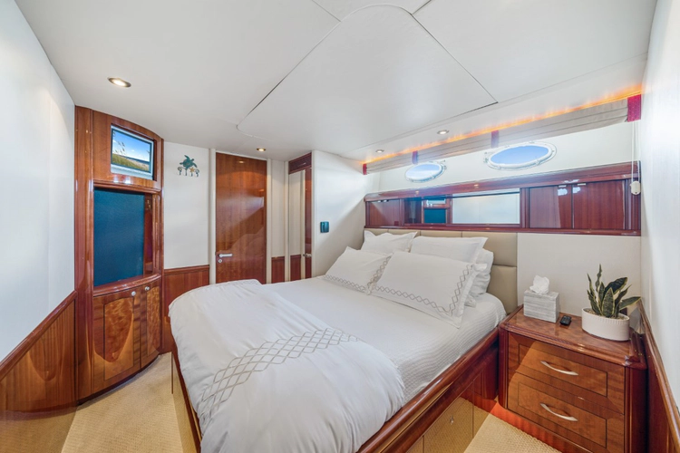 Aphrodite Yacht Photos Pics 