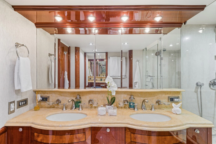 Aphrodite Yacht Photos Pics 