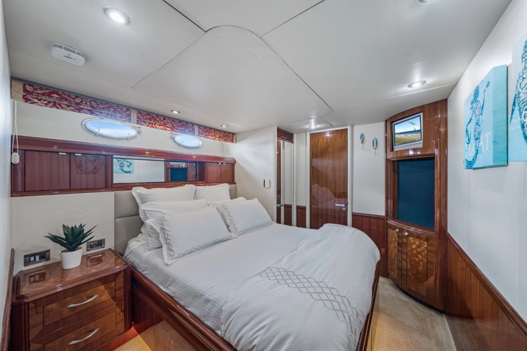 Aphrodite Yacht Photos Pics 