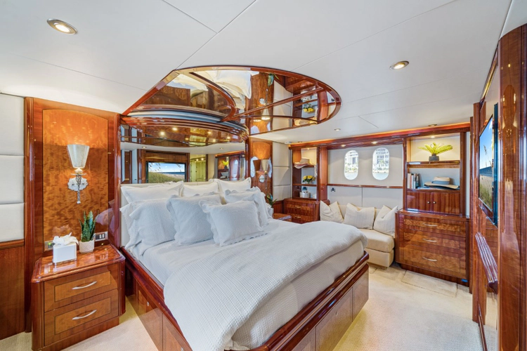 Aphrodite Yacht Photos Pics 
