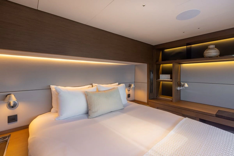 Marooned Yacht Photos Pics 