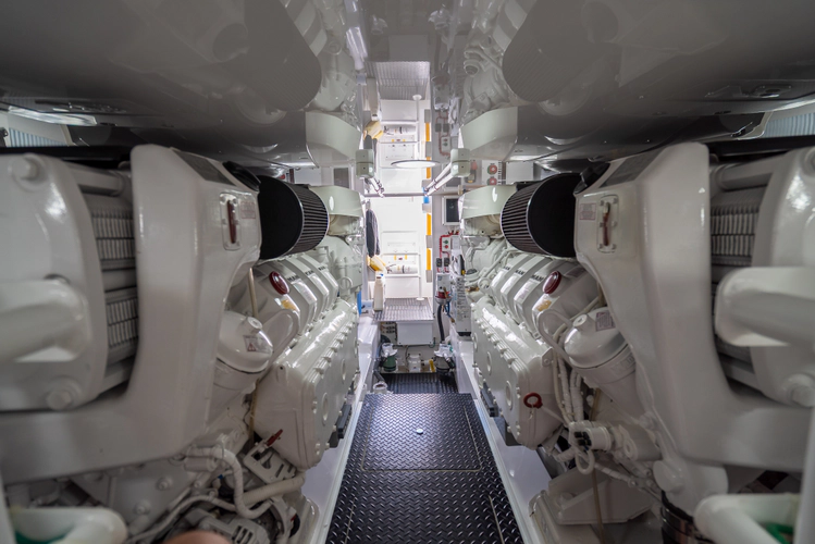 Done Diggin Yacht Photos Pics 