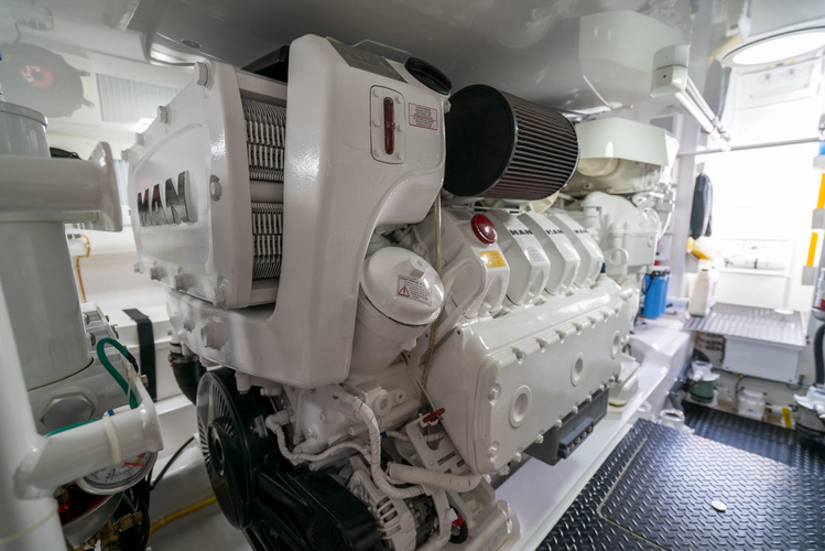 Done Diggin Yacht Photos Pics 