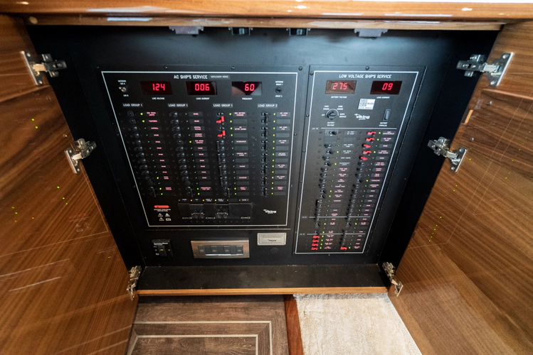 Done Diggin Yacht Photos Pics 