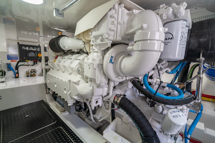 Done Diggin Yacht Photos Pics 