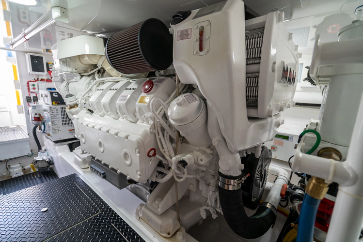 Done Diggin Yacht Photos Pics 