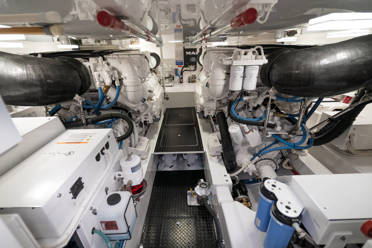 Done Diggin Yacht Photos Pics 