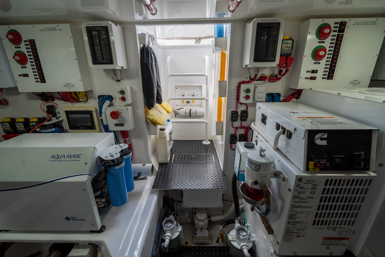 Done Diggin Yacht Photos Pics 