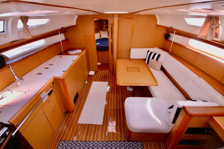 Vela Via Yacht Photos Pics 