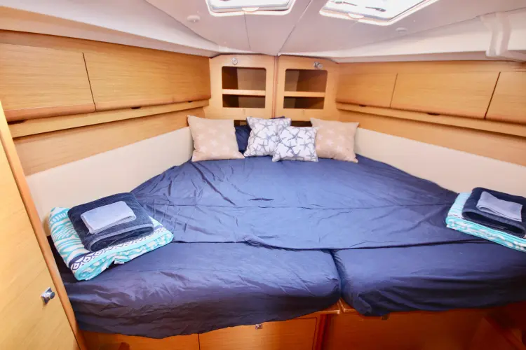 Vela Via Yacht Photos Pics 