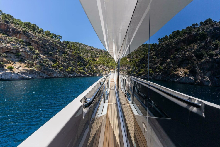 90 Ocean Enclosed Yacht Photos Pics 