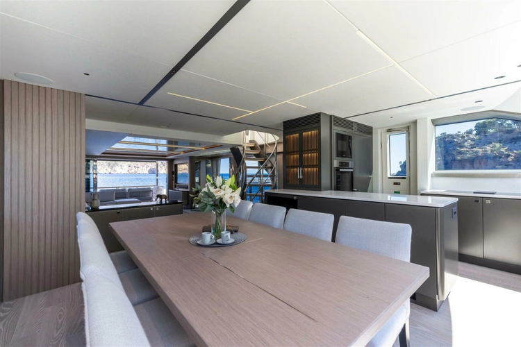 90 Ocean Enclosed Yacht Photos Pics 