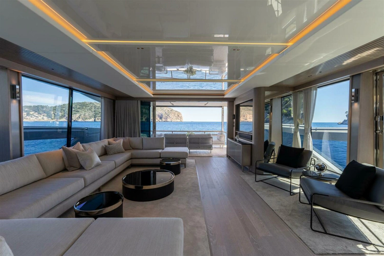90 Ocean Enclosed Yacht Photos Pics 