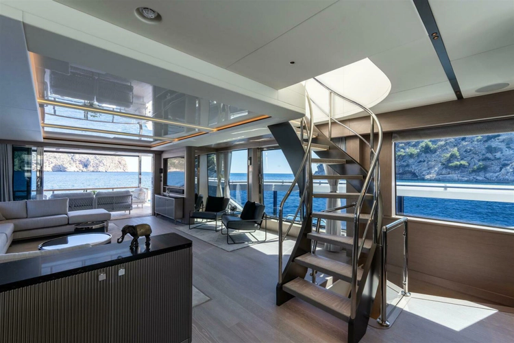 90 Ocean Enclosed Yacht Photos Pics 