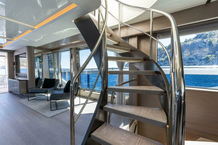 90 Ocean Enclosed Yacht Photos Pics 