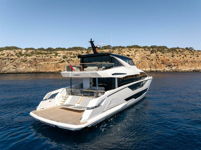 90 Ocean Enclosed Yacht Photos Pics 