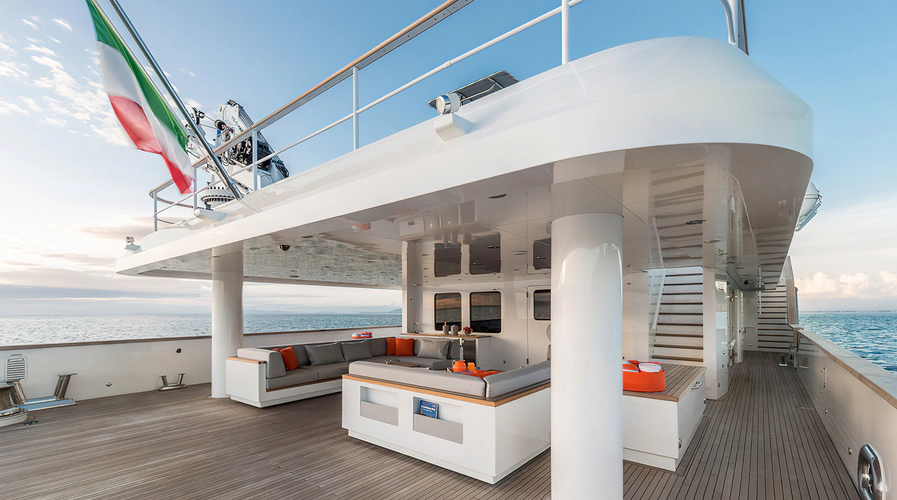 Explorer 130 Yacht Photos Pics 
