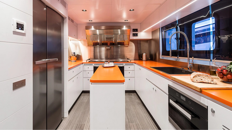 Explorer 130 Yacht Photos Pics 