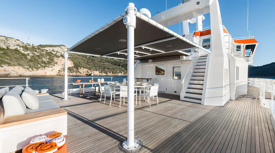 Explorer 130 Yacht Photos Pics 