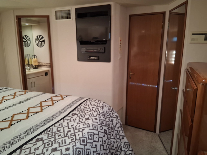 Thrill A Minute III Yacht Photos Pics 