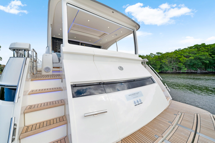 6800 Sport Yacht Yacht Photos Pics 