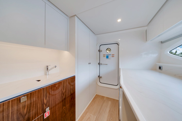 6800 Sport Yacht Yacht Photos Pics 