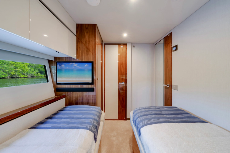 6800 Sport Yacht Yacht Photos Pics 