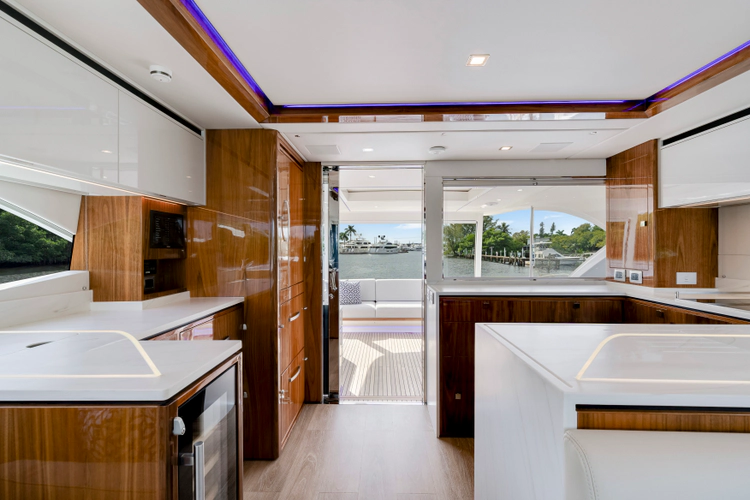 6800 Sport Yacht Yacht Photos Pics 