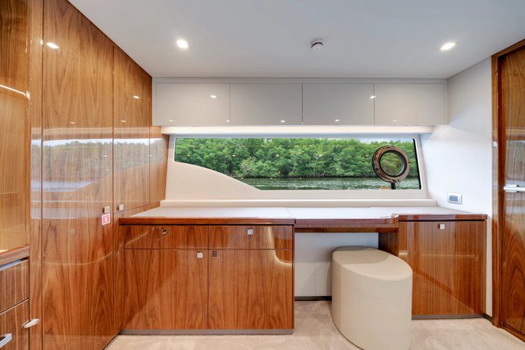 6800 Sport Yacht Yacht Photos Pics 