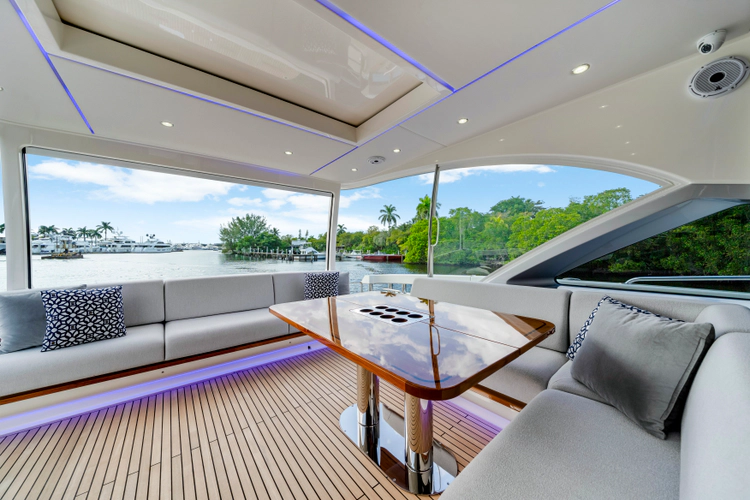 6800 Sport Yacht Yacht Photos Pics 