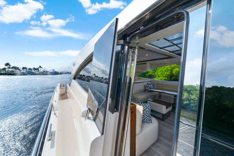 6800 Sport Yacht Yacht Photos Pics 