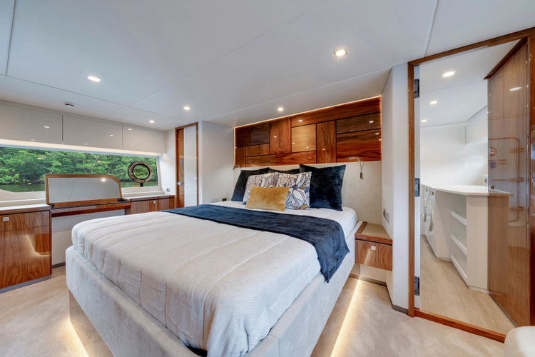 6800 Sport Yacht Yacht Photos Pics 