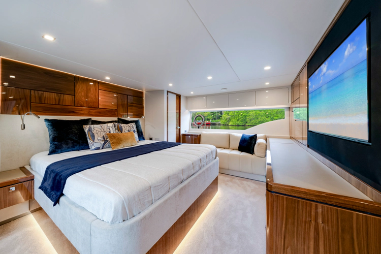 6800 Sport Yacht Yacht Photos Pics 