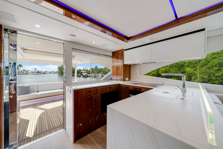 6800 Sport Yacht Yacht Photos Pics 