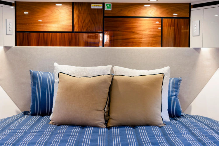 6800 Sport Yacht Yacht Photos Pics 