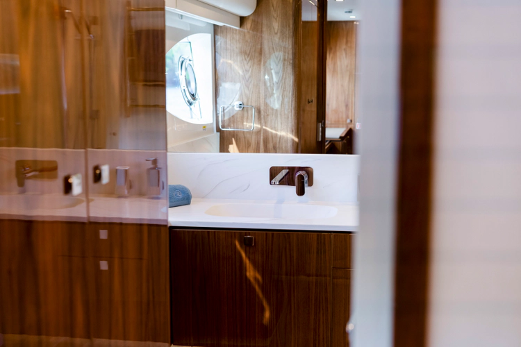 6800 Sport Yacht Yacht Photos Pics 