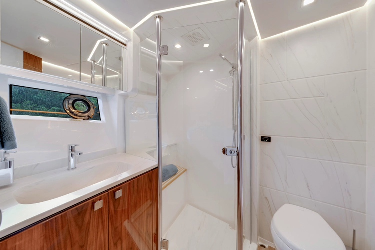 6800 Sport Yacht Yacht Photos Pics 