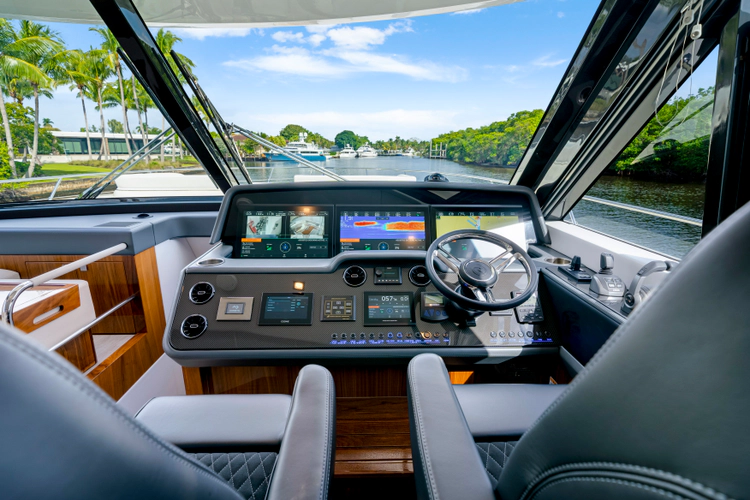 6800 Sport Yacht Yacht Photos Pics 