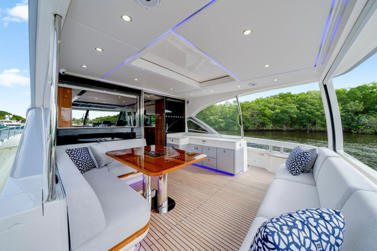6800 Sport Yacht Yacht Photos Pics 