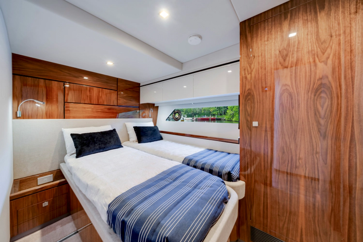 6800 Sport Yacht Yacht Photos Pics 