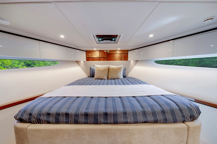 6800 Sport Yacht Yacht Photos Pics 