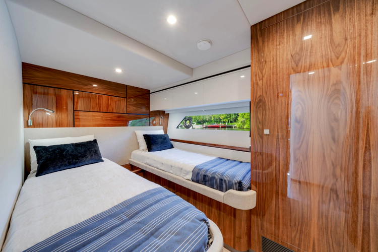 6800 Sport Yacht Yacht Photos Pics 