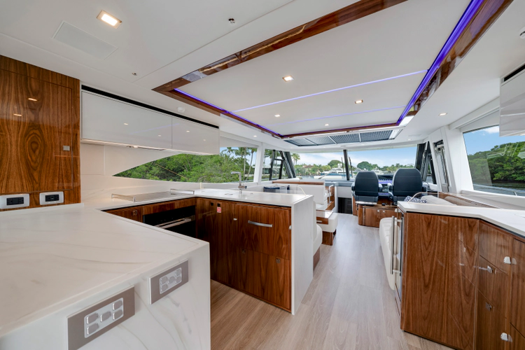 6800 Sport Yacht Yacht Photos Pics 