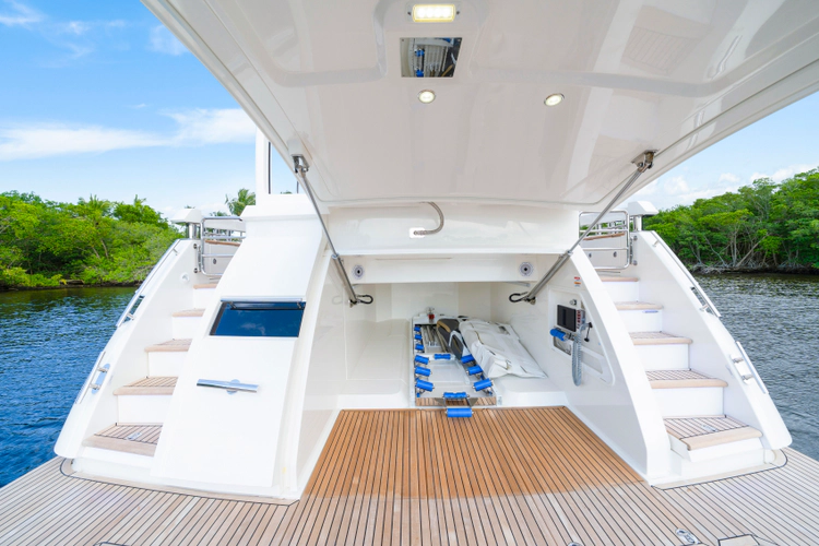 6800 Sport Yacht Yacht Photos Pics 